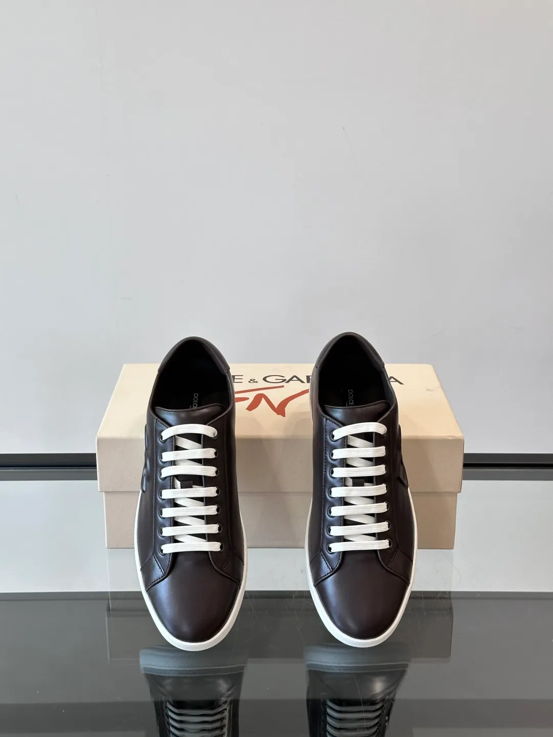 Men's shoes 💰p400 "DG" Dolce & Gabbana fashion casual shoes, high-end boutique men's casual sports shoes! Imported first layer cowhide. The contrasting color design attracts the eye, and the brand logo decoration on the tongue is exquisite and luxurious, super A level! Compared with the genuine product at the counter, the version is no worse at all! size: 38-44 (45 customized)